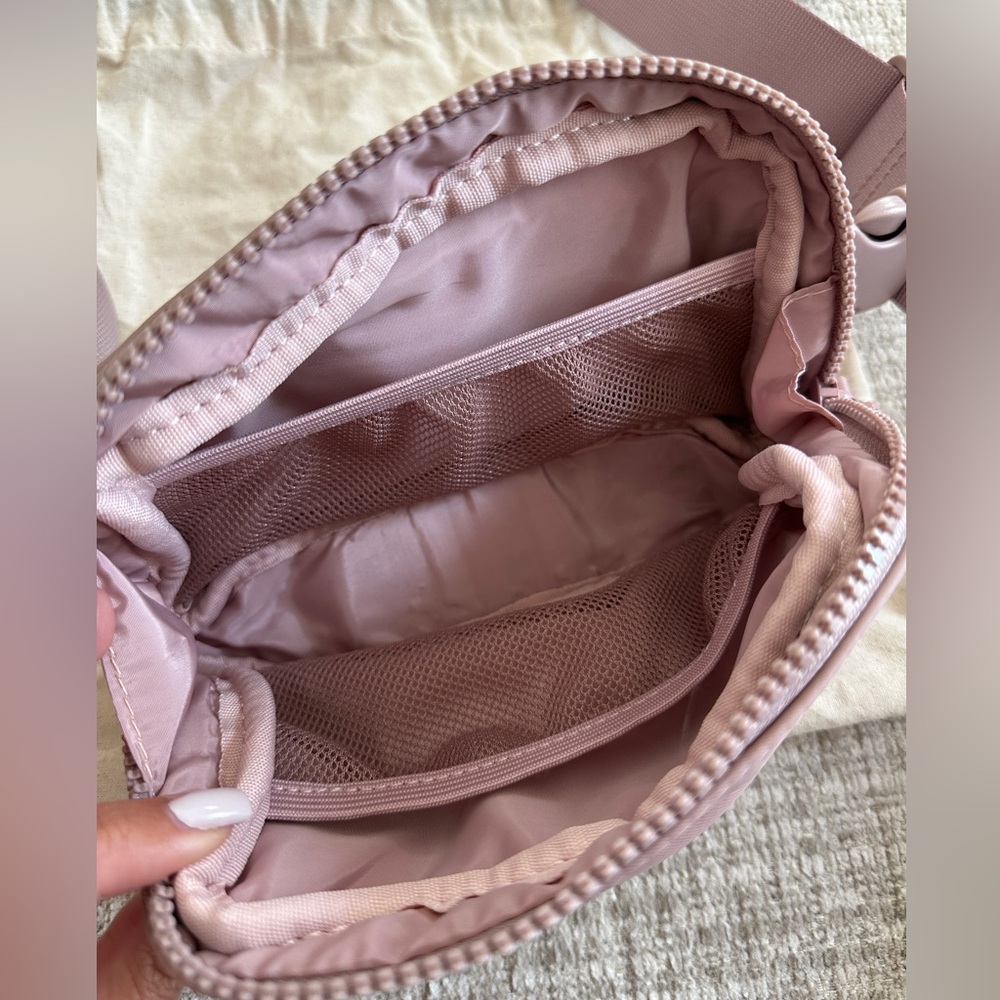 NWOT 🆕 Buffbunny Breakthrough Belt Bag Berry Ice - Picture 4 of 9